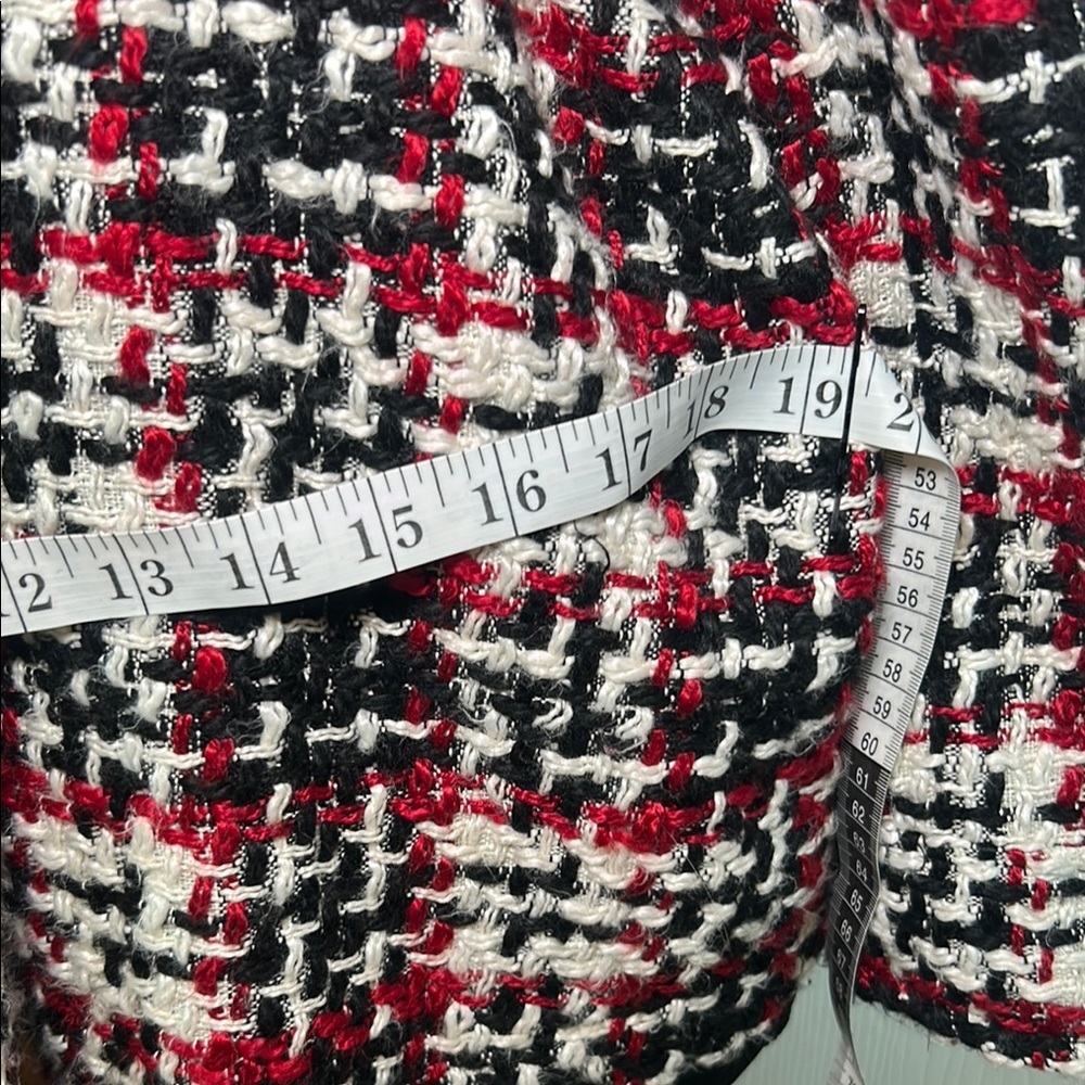 W.D.N.Y Elegant Black and Red Tweed Cape - Picture 13 of 14